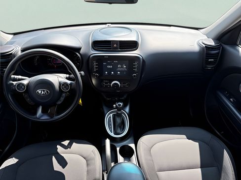 Used 2018 Kia Soul + FWD image 12