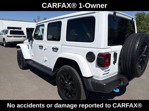 Used 2024 Jeep Wrangler Unlimited Sahara w/ Technology Group AWD/4WD image 3