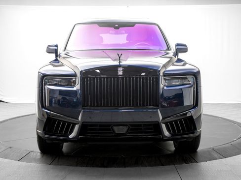 Used 2025 Rolls-Royce Cullinan AWD/4WD image 2