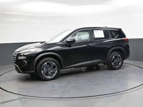 Used 2025 Nissan Rogue SV image 8