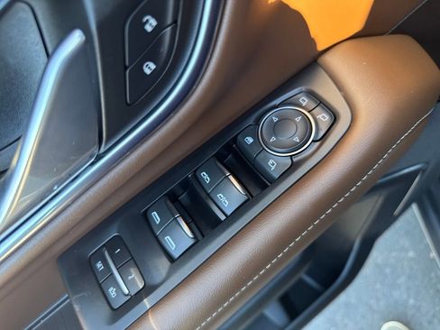 Used 2023 Chevrolet Tahoe High Country image 11