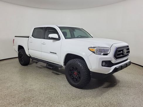 Used 2023 Toyota Tacoma SR5 w/ Technology Package AWD/4WD image 4