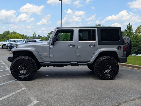 Used 2013 Jeep Wrangler Unlimited Sahara w/ Connectivity Group AWD/4WD image 6