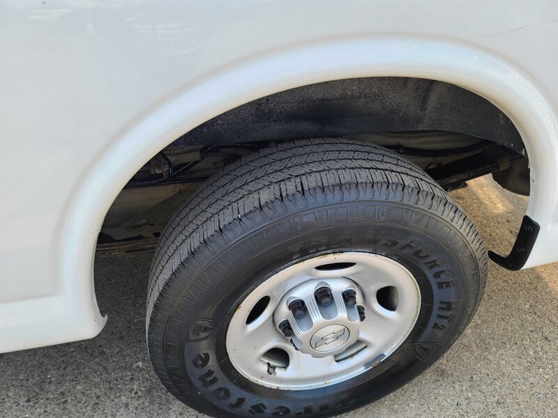 Used 2015 Chevrolet Express 2500 RWD image 25
