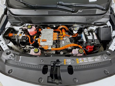 Used 2022 Chevrolet Bolt EUV LT w/ Convenience Package image 28