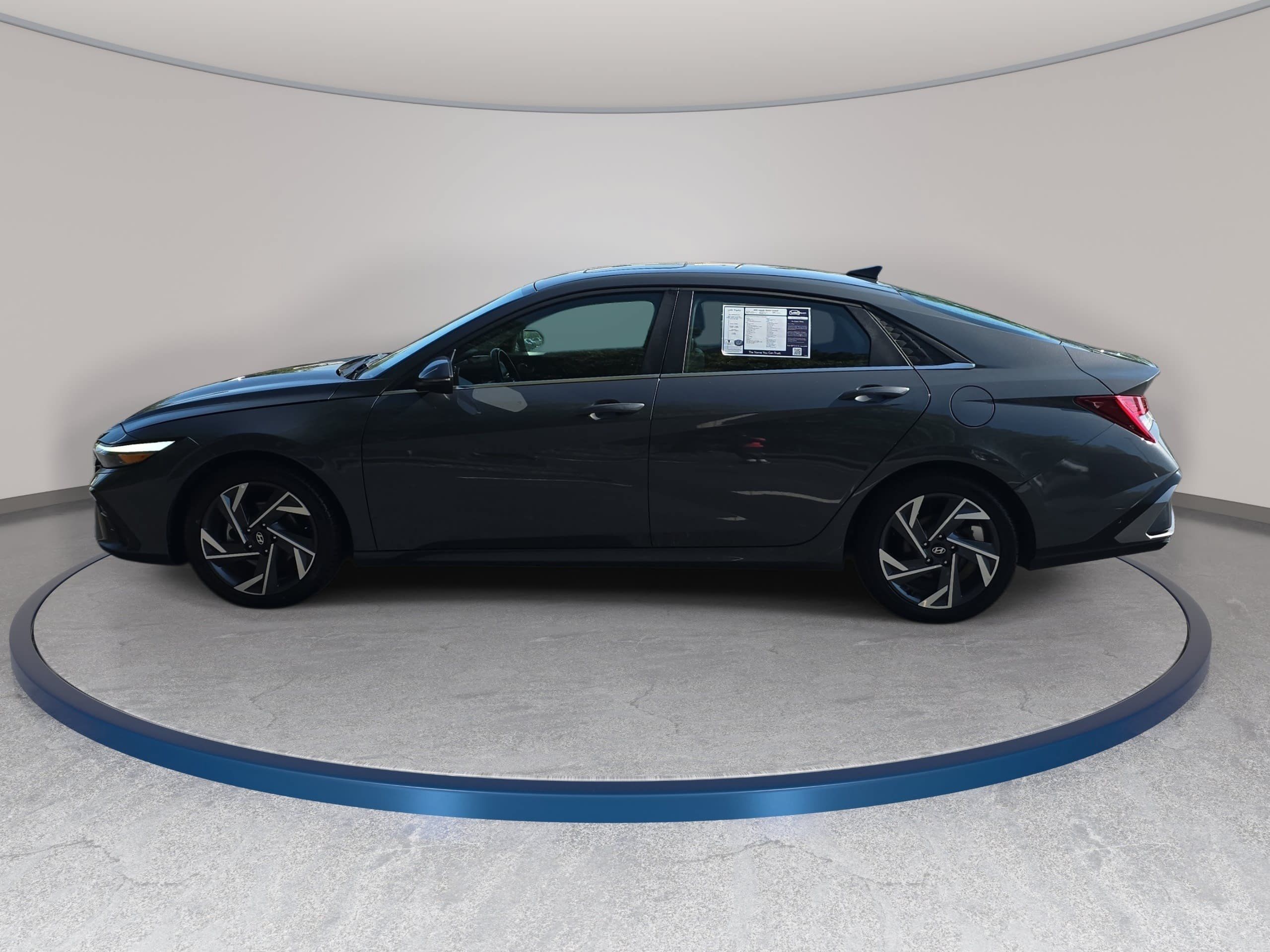 Used 2025 Hyundai Elantra Limited FWD image 8