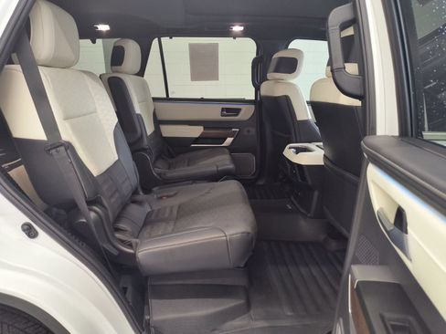 Used 2024 Toyota Sequoia Capstone AWD/4WD image 32