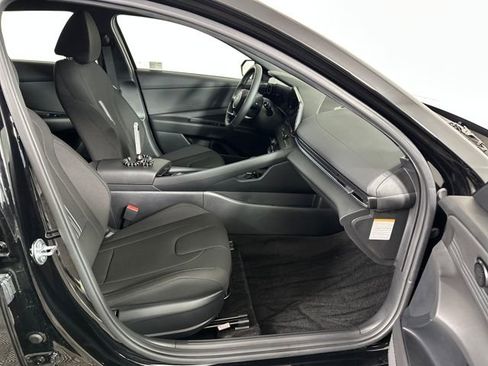 Certified 2025 Hyundai Elantra SEL image 27