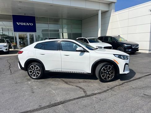 Used 2026 BMW X2 xDrive28i AWD/4WD image 2