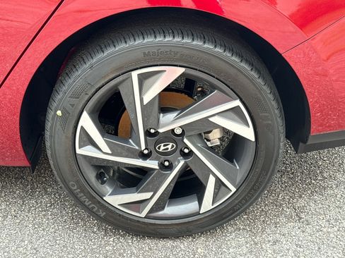 Certified 2025 Hyundai Elantra Sport image 19