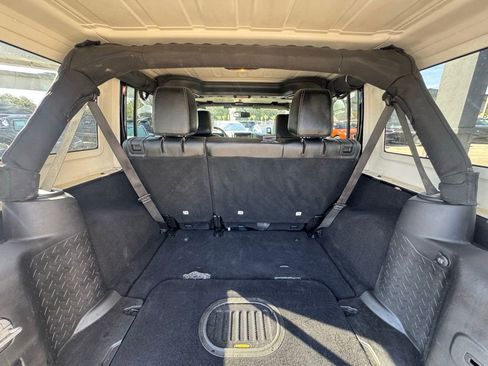 Used 2017 Jeep Wrangler Unlimited Sahara w/ Connectivity Group image 38