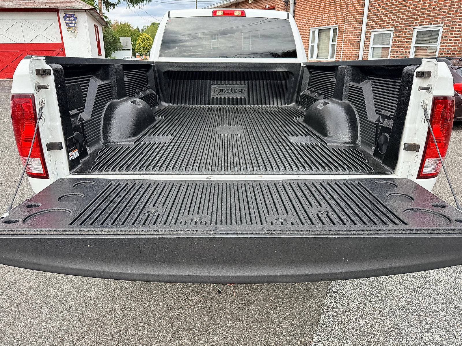 Used 2016 Toyota Tacoma SR5 w/ SR5 Appearance Package (SN) AWD/4WD image 29