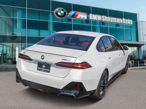 New 2026 BMW i5 eDrive40 w/ M Sport Package image 4