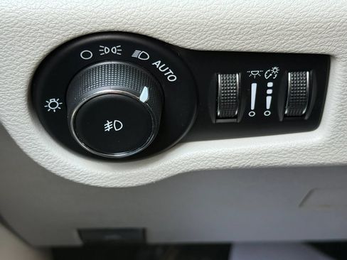 Used 2017 Chrysler Pacifica Touring-L Plus FWD image 44