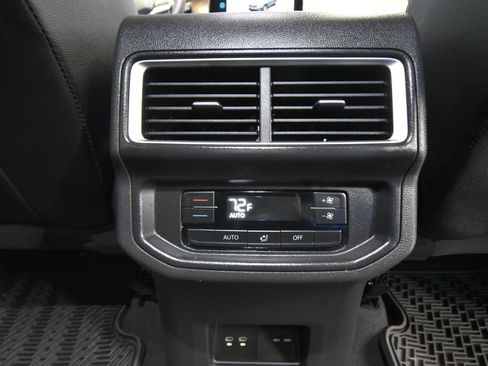 Used 2024 Volkswagen Atlas SE w/ Black Wheel Package image 26