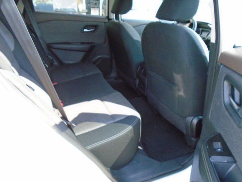 Used 2023 Nissan Rogue SV FWD image 9