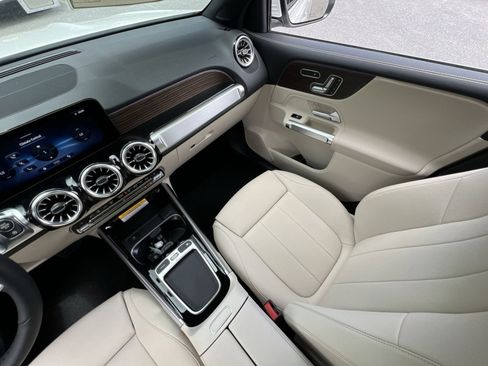 New 2026 Mercedes-Benz GLB 250 4MATIC image 14
