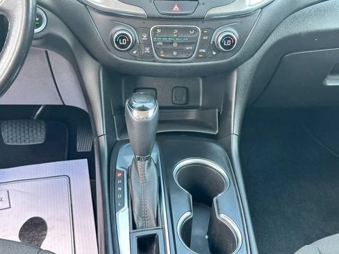Used 2018 Chevrolet Equinox LT FWD image 14