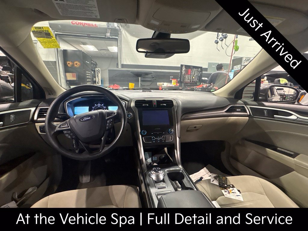 Used 2020 Ford Fusion SE FWD image 5