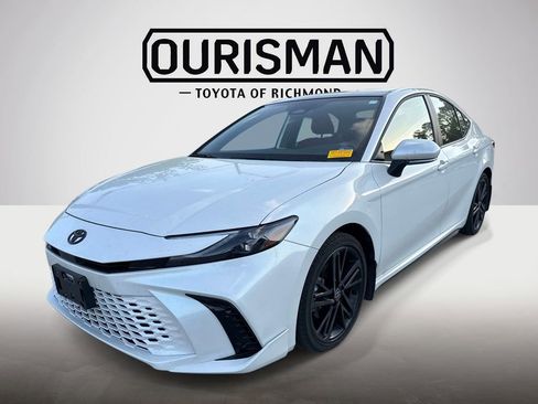 Used 2025 Toyota Camry XSE image 3