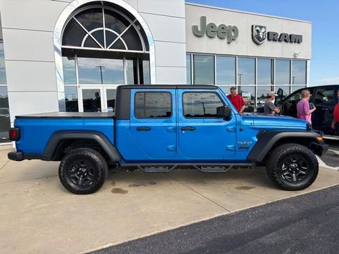 Used 2023 Jeep Gladiator Sport image 7