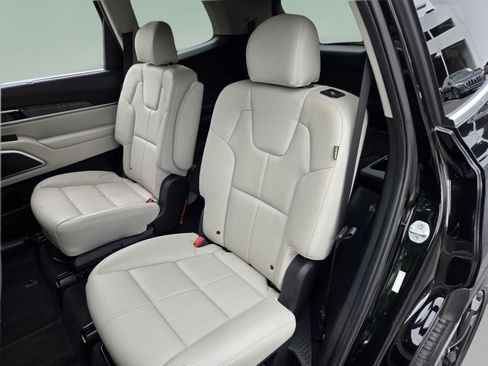 Used 2023 Kia Telluride EX w/ EX Captain's Chair Package FWD image 23