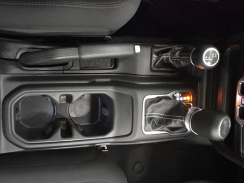 Used 2022 Jeep Wrangler Unlimited Sahara image 29