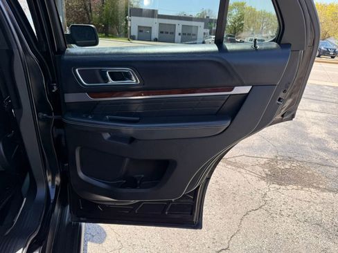 Used 2017 Ford Explorer Platinum AWD/4WD image 19