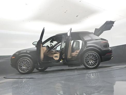 Used 2020 Porsche Cayenne AWD/4WD image 56