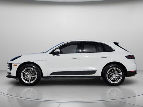 Certified 2021 Porsche Macan image 2