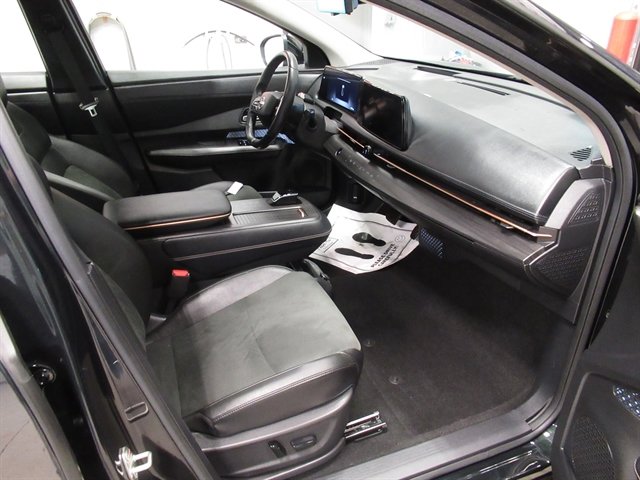 Used 2023 Nissan Ariya FWD image 9