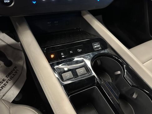 Used 2025 Nissan Murano SV AWD/4WD image 16