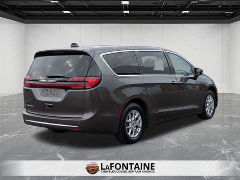 Certified 2023 Chrysler Pacifica Touring-L FWD image 5