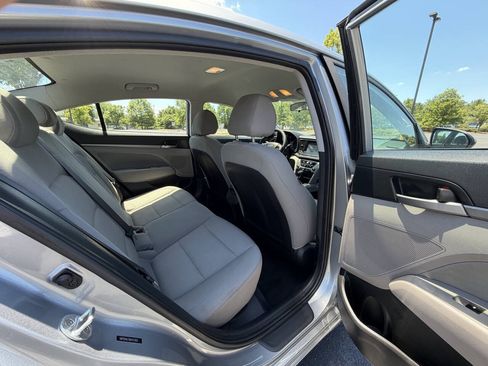 Used 2017 Hyundai Elantra SE FWD image 14