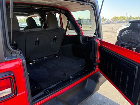 Used 2025 Jeep Wrangler Unlimited Sport AWD/4WD image 30