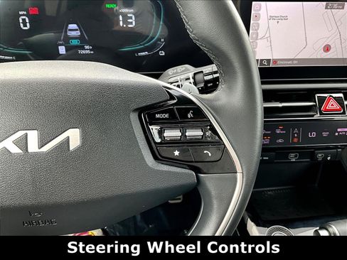 Used 2023 Kia Niro EX Touring FWD image 11