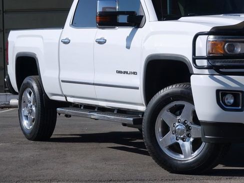 Used 2015 GMC Sierra 2500 Denali w/ Duramax Plus Package image 3