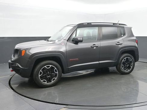 Used 2016 Jeep Renegade Trailhawk image 2