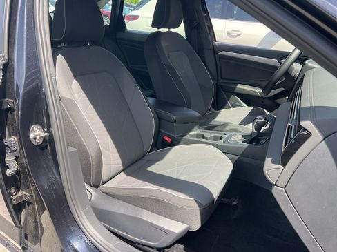 Used 2025 Volkswagen Jetta Sport FWD image 33