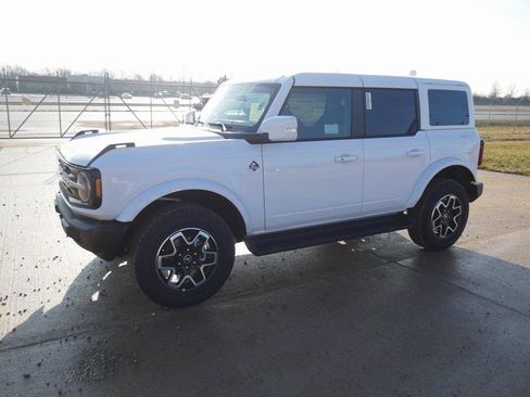 New 2025 Ford Bronco Outer Banks image 7