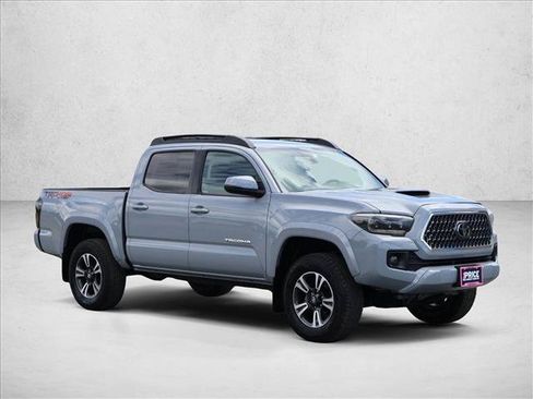Used 2019 Toyota Tacoma TRD Sport AWD/4WD image 3
