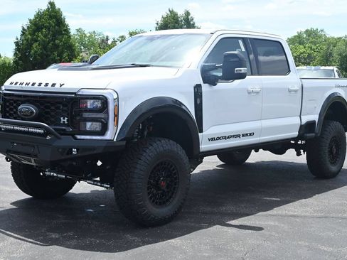 New 2026 Ford F250 Lariat w/ Black Appearance Package AWD/4WD image 10