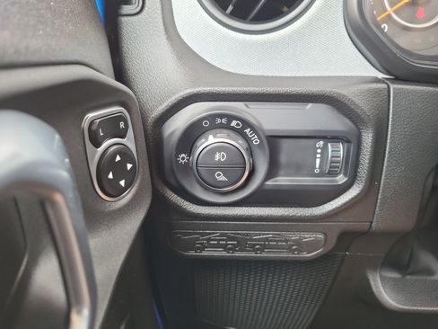 Used 2024 Jeep Gladiator Sport image 23