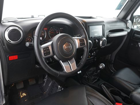 Used 2017 Jeep Wrangler Rubicon AWD/4WD image 17