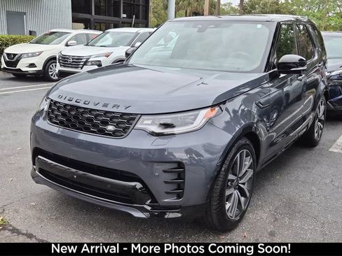 Used 2024 Land Rover Discovery Dynamic SE image 3