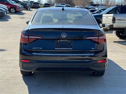 Certified 2023 Volkswagen Jetta SE w/ Panoramic Sunroof Package image 5