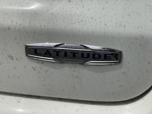 Used 2018 Jeep Compass Latitude FWD image 51