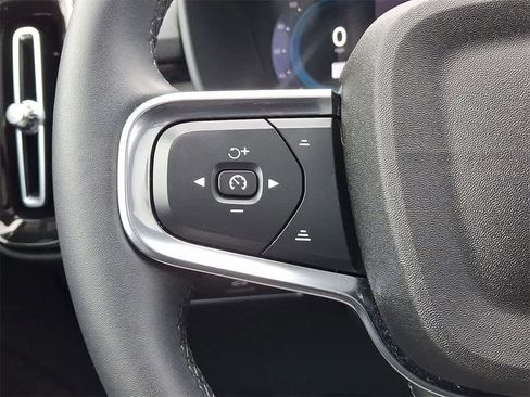 Used 2023 Volvo XC40 B5 Ultimate w/ Protection Package Premier image 16