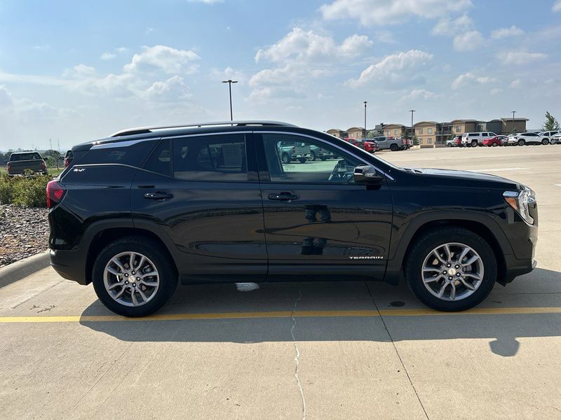 Certified 2024 GMC Terrain SLT image 1