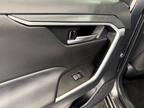 Used 2025 Toyota RAV4 XLE FWD image 18